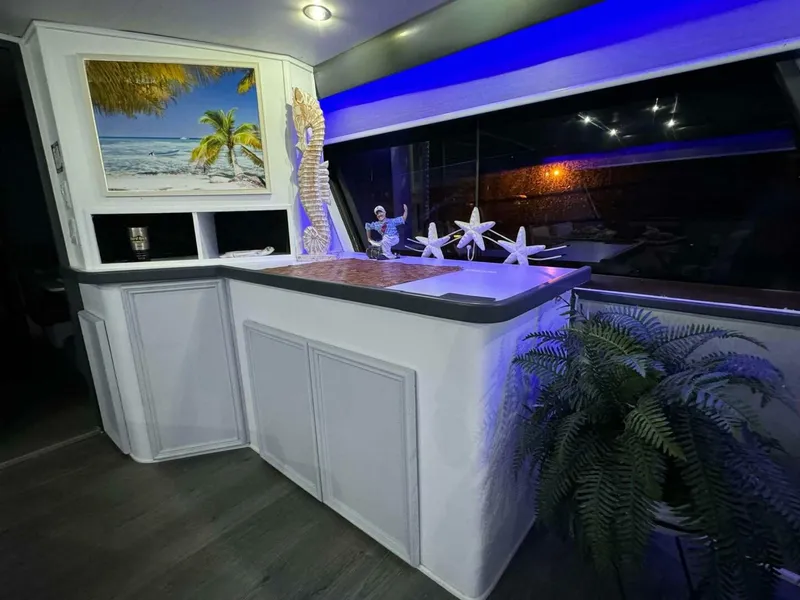 Slide: The Image of Hatteras 63 1987 - 5160062