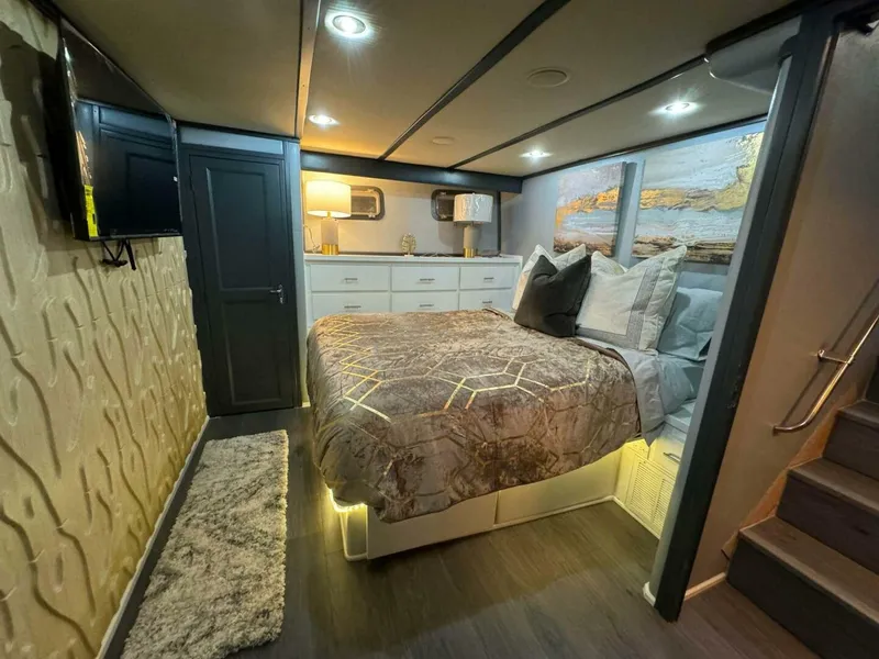 Slide: The Image of Hatteras 63 1987 - 5160092