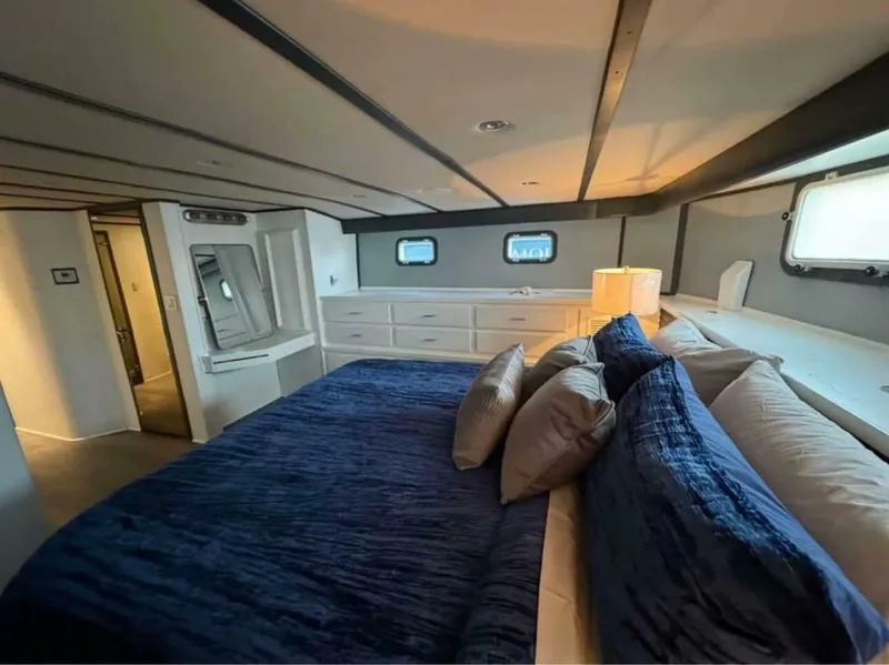 Slide: The Image of Hatteras 63 1987 - 5160108