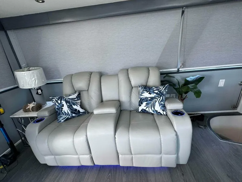 Slide: The Image of Hatteras 63 1987 - 5160109