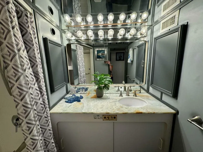 Slide: The Image of Hatteras 63 1987 - 5160113