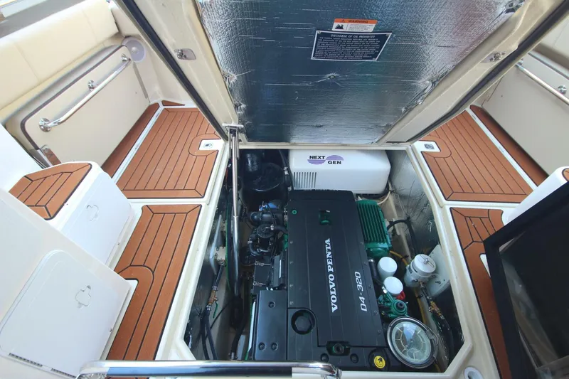 Slide: The Image of Ranger Tug R-29 Command Bridge Luxury Edition 2025 - 5598552