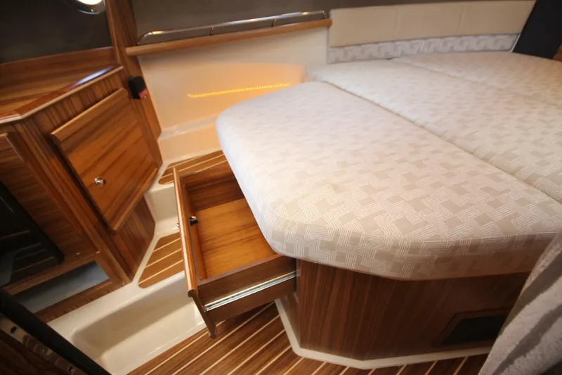 Slide: The Image of Ranger Tug R-29 Command Bridge Luxury Edition 2025 - 5598575