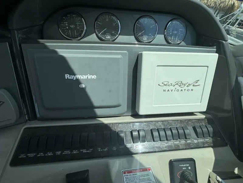 Slide: The Image of Sea Ray 40 Motoryacht 2006 - 5159166