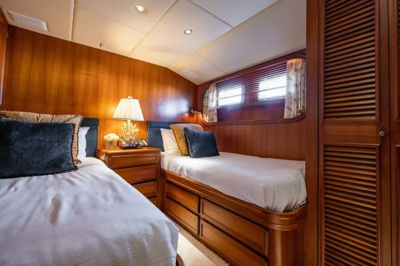 Slide: The Image of Cheoy Lee Motor Yacht 1985 - 5159359