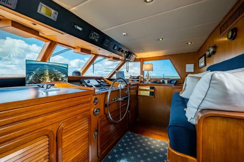 Slide: The Image of Cheoy Lee Motor Yacht 1985 - 5159367