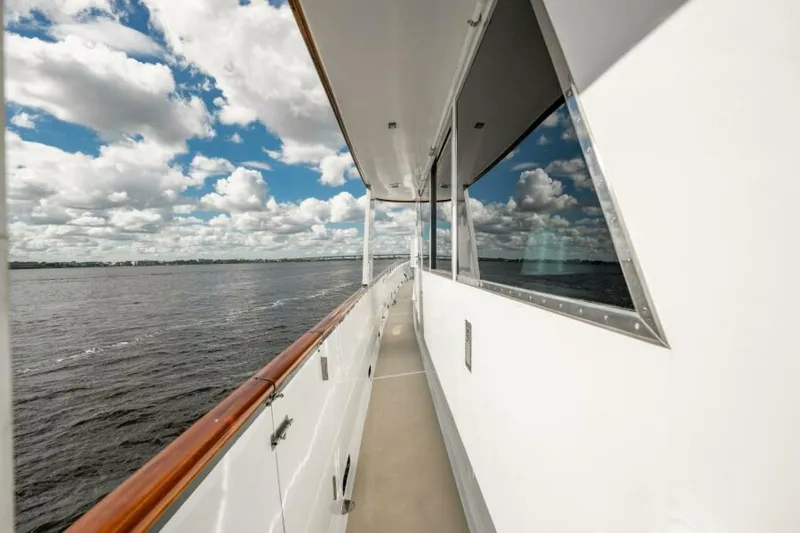 Slide: The Image of Cheoy Lee Motor Yacht 1985 - 5159378