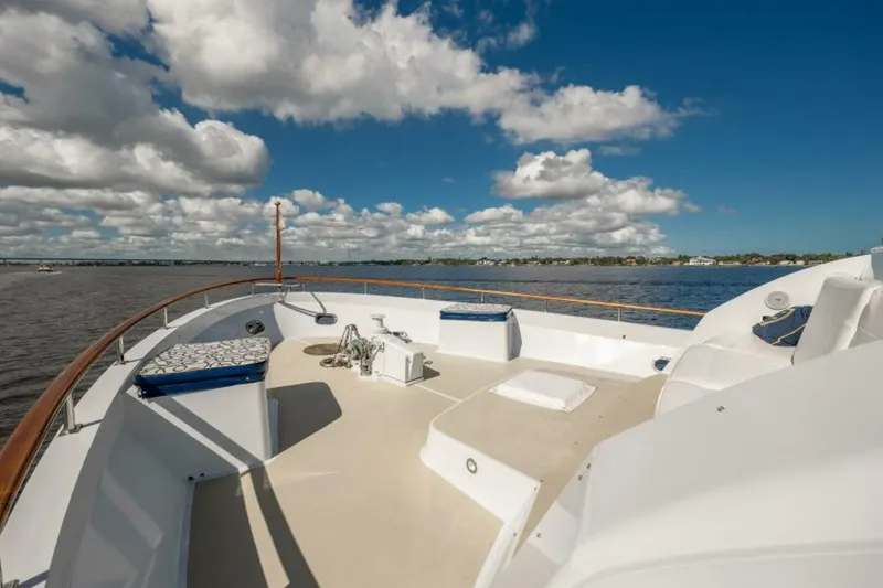 Slide: The Image of Cheoy Lee Motor Yacht 1985 - 5159379