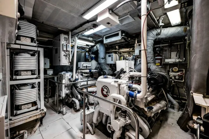 Slide: The Image of Cheoy Lee Motor Yacht 1985 - 5159382