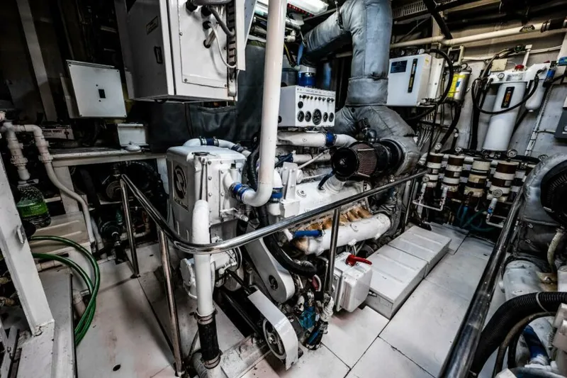 Slide: The Image of Cheoy Lee Motor Yacht 1985 - 5159383