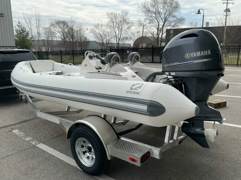 Slide: The Image of Zodiac Yachtline 490 Deluxe NEO 2025 - 5160037