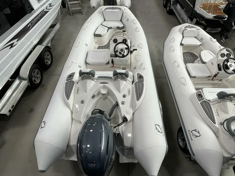 Slide: The Image of Zodiac Yachtline 490 Deluxe NEO 2025 - 5160032