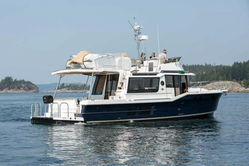 The Image of Ranger Tug R-43 Command Bridge 2027 - 5160215