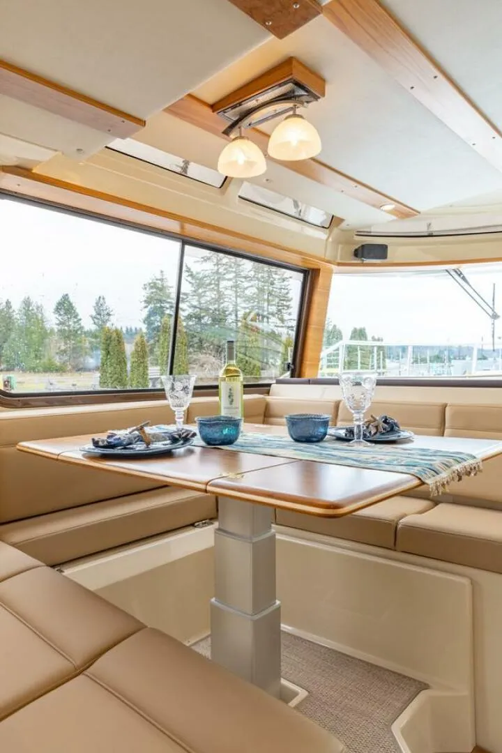 Slide: The Image of Ranger Tug R-43 Command Bridge 2027 - 5160187