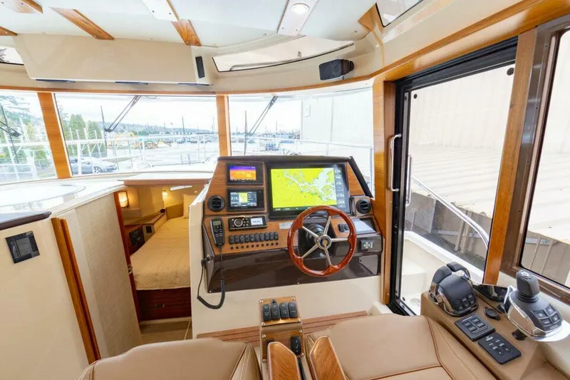 Slide: The Image of Ranger Tug R-43 Command Bridge 2027 - 5160194