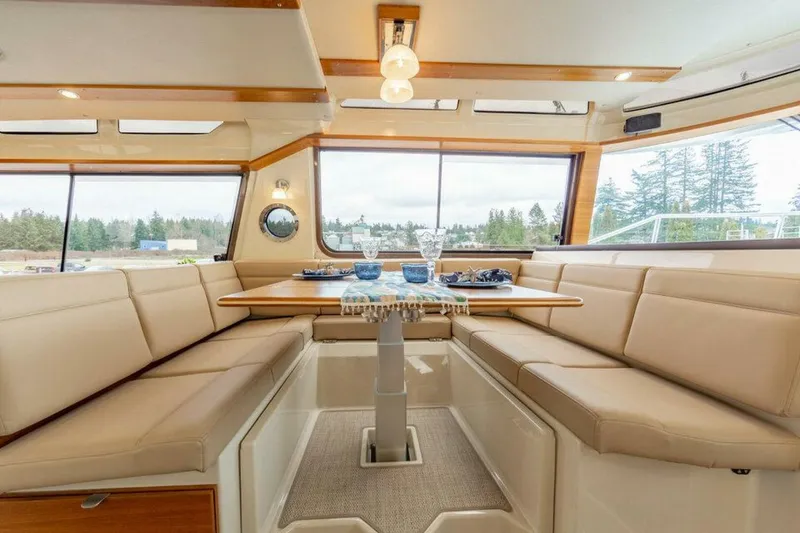 Slide: The Image of Ranger Tug R-43 Command Bridge 2027 - 5160195