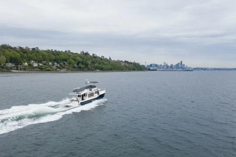 Slide: The Image of Ranger Tug R-43 Command Bridge 2027 - 5160199