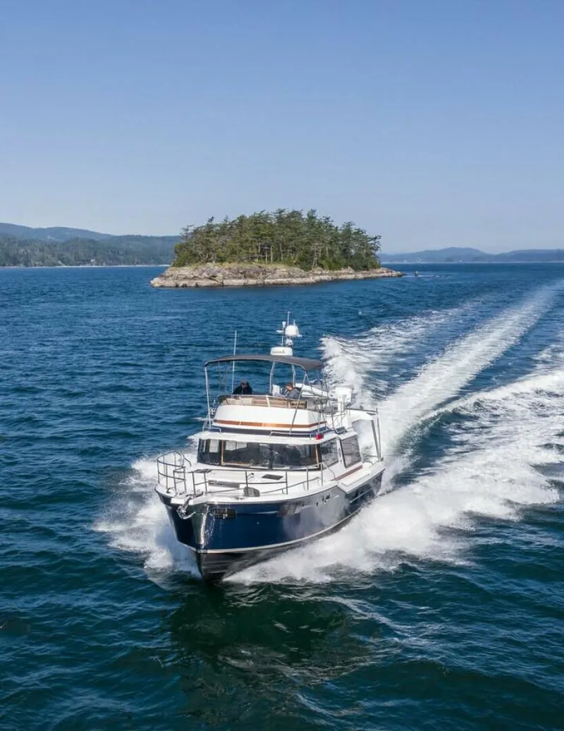 Slide: The Image of Ranger Tug R-43 Command Bridge 2027 - 5160203