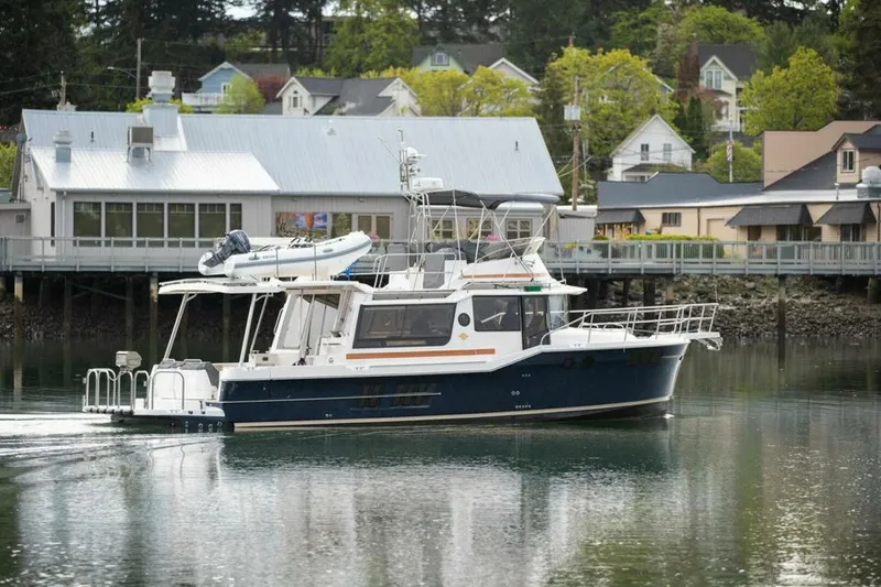 Slide: The Image of Ranger Tug R-43 Command Bridge 2027 - 5160197