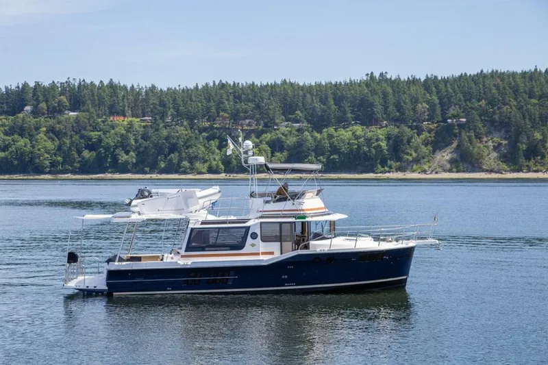 Slide: The Image of Ranger Tug R-43 Command Bridge 2027 - 5160210