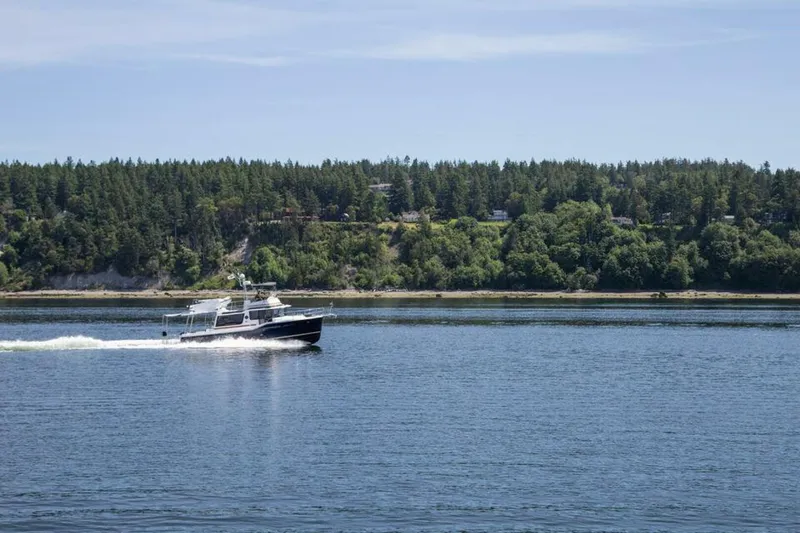 Slide: The Image of Ranger Tug R-43 Command Bridge 2027 - 5160211