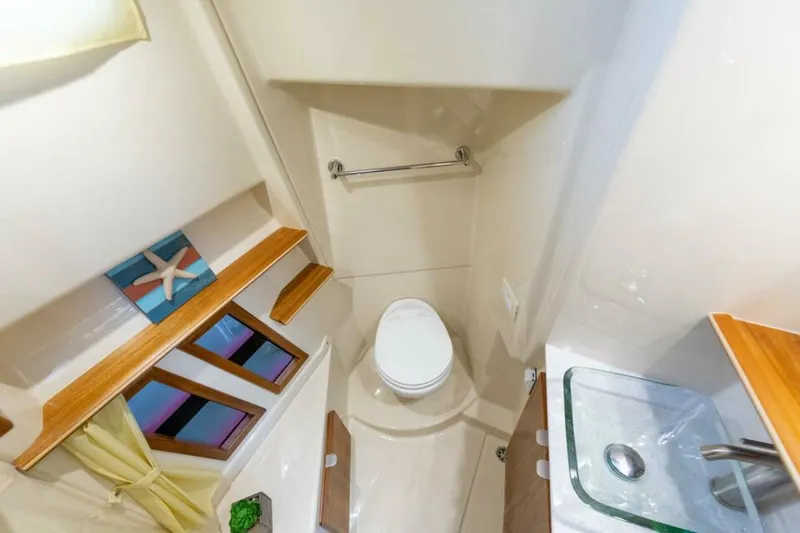 Slide: The Image of Ranger Tug R-43 Command Bridge 2027 - 5160185