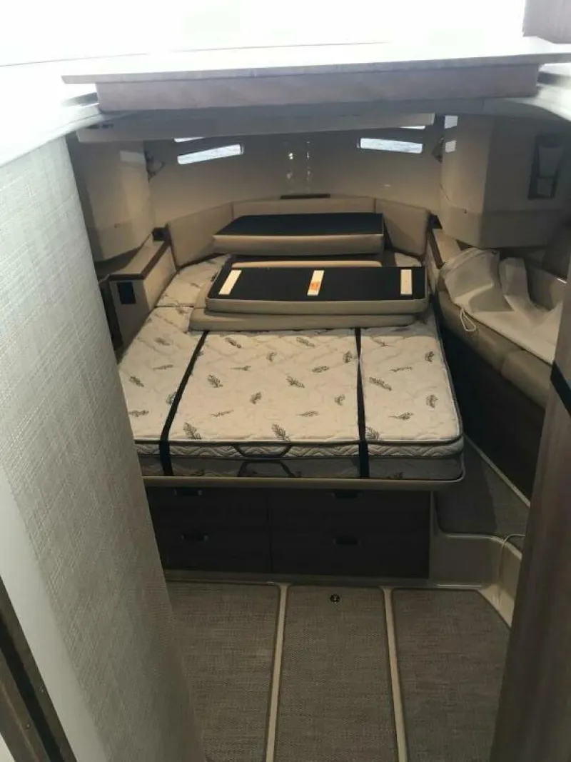 Slide: The Image of Ranger Tug R-43 Sedan 2027 - 5160569