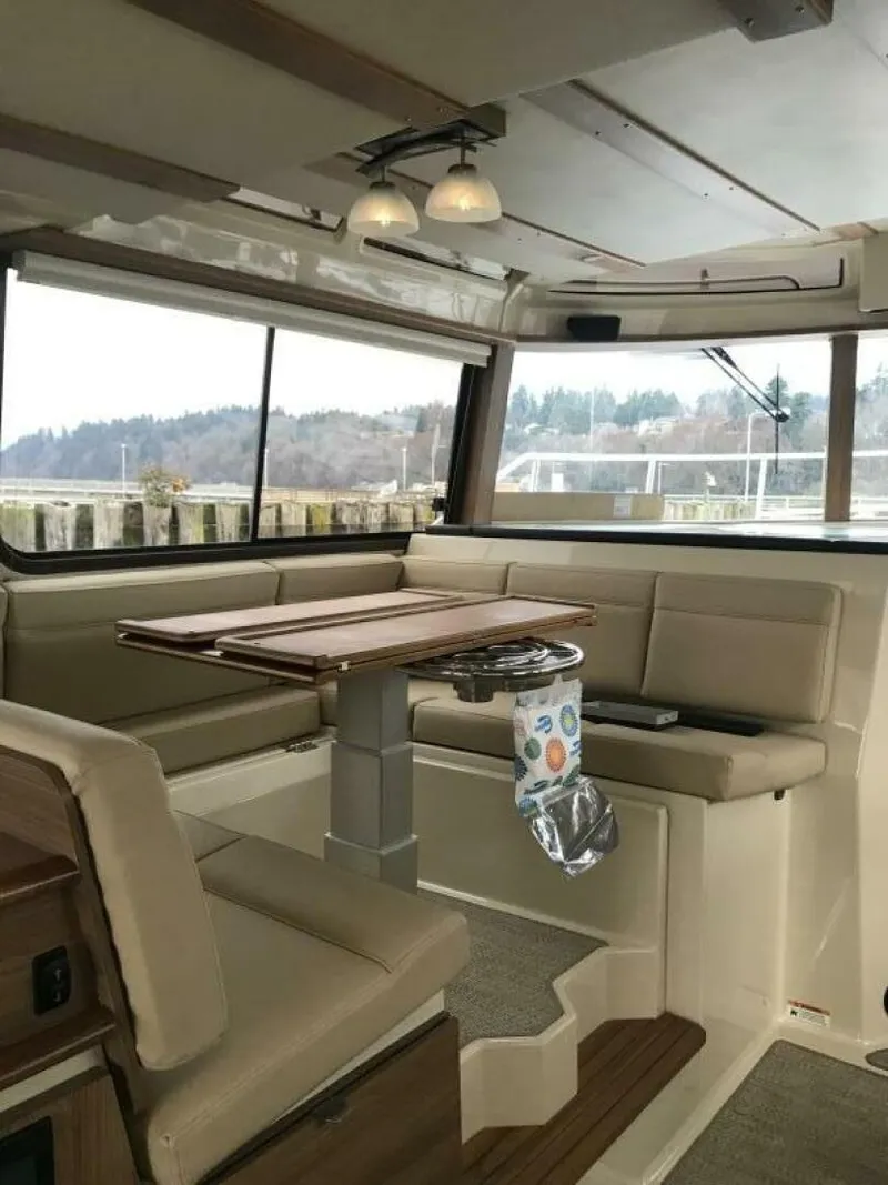 Slide: The Image of Ranger Tug R-43 Sedan 2027 - 5160571