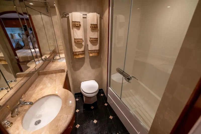 Slide: The Image of Hatteras 80 - 5160777