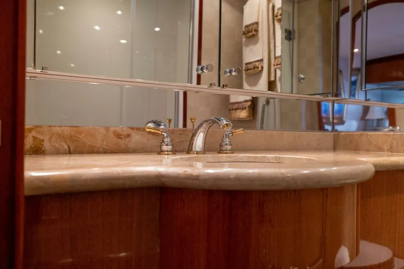 Slide: The Image of Hatteras 80 - 5160778