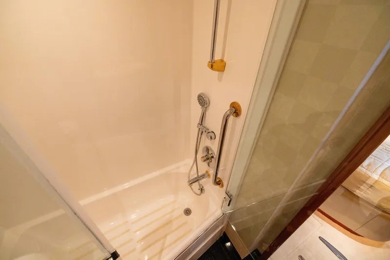 Slide: The Image of Hatteras 80 - 5160779