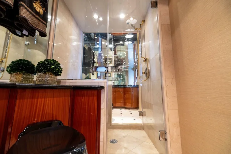 Slide: The Image of Hatteras 80 - 5160787