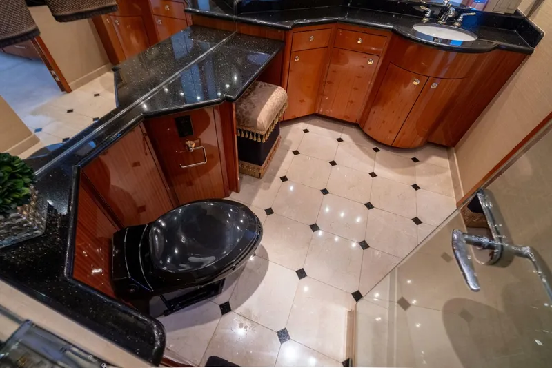 Slide: The Image of Hatteras 80 - 5160790