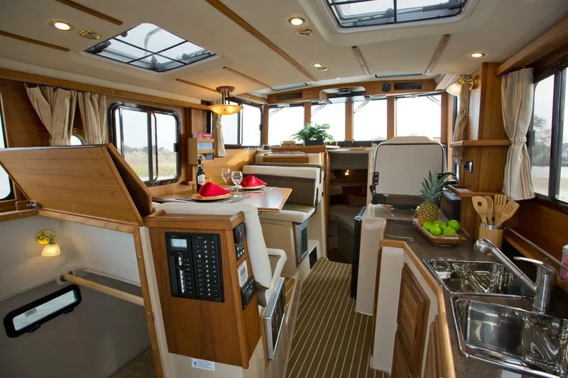 Slide: The Image of Ranger Tug R-31 Sedan Luxury Edition 2026 - 5160739