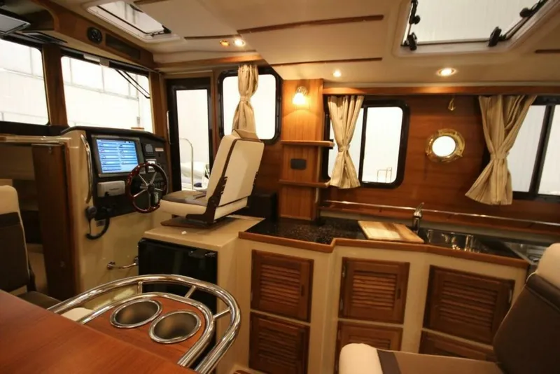 Slide: The Image of Ranger Tug R-31 Sedan Luxury Edition 2026 - 5160742