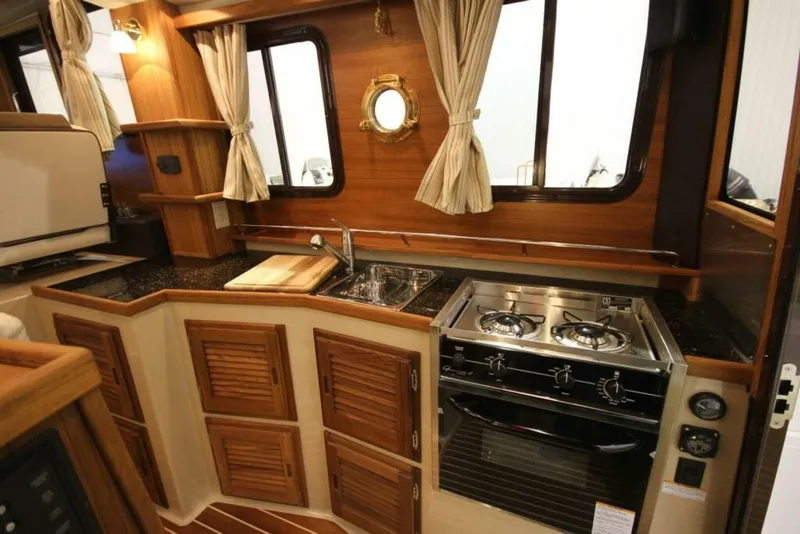 Slide: The Image of Ranger Tug R-31 Sedan Luxury Edition 2026 - 5160748