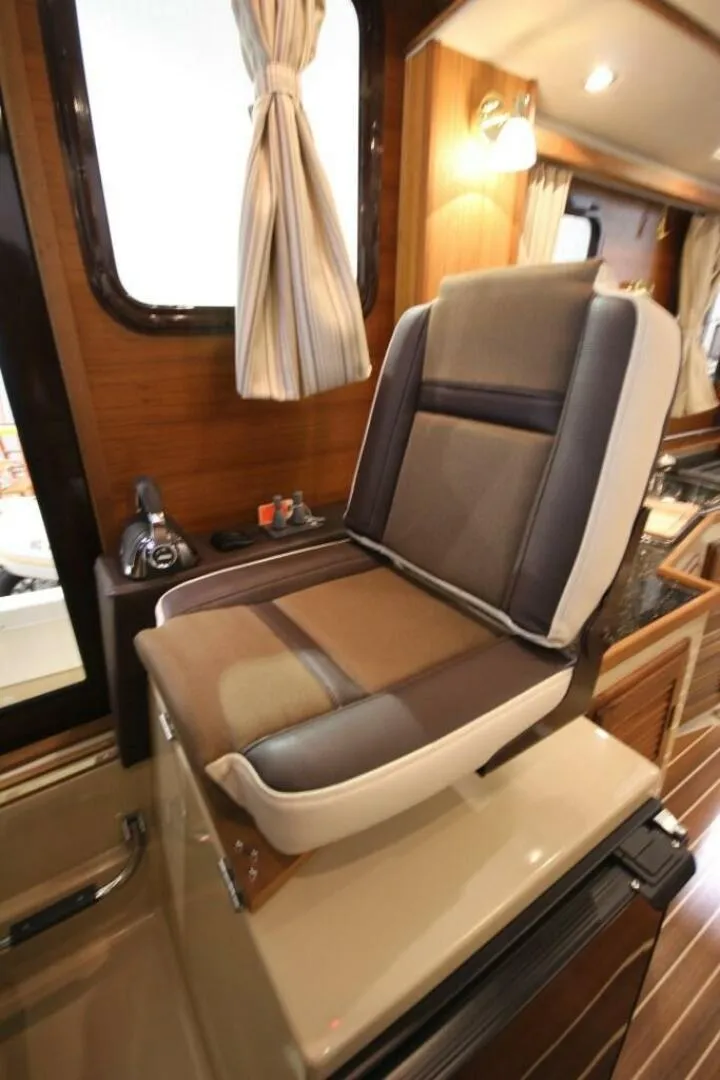 Slide: The Image of Ranger Tug R-31 Sedan Luxury Edition 2026 - 5160751