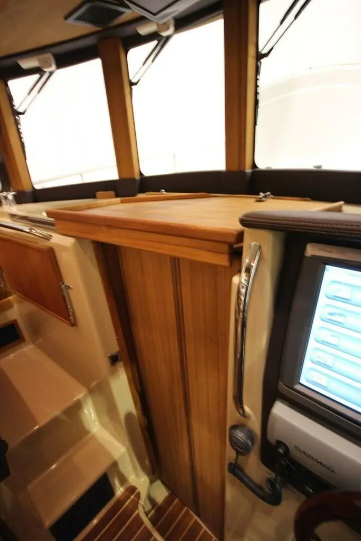 Slide: The Image of Ranger Tug R-31 Sedan Luxury Edition 2026 - 5160752