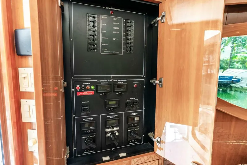 Slide: The Image of Hatteras 50 Convertible 2005 - 5273515