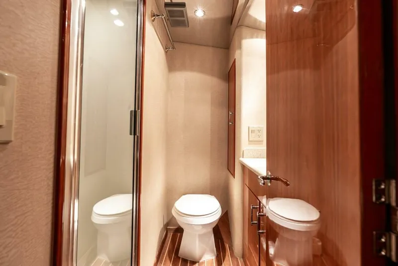 Slide: The Image of Hatteras 50 Convertible 2005 - 5273507