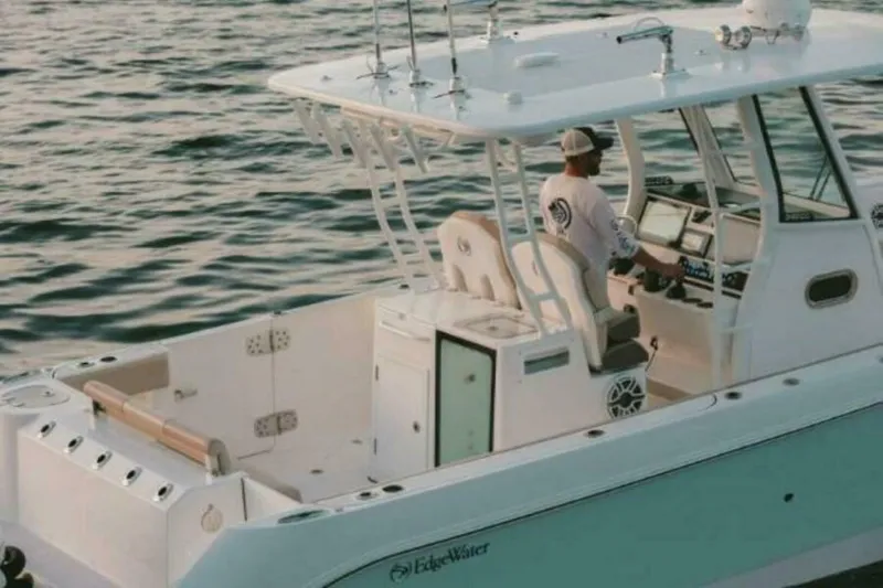 Slide: The Image of Edgewater 340CC 2025 - 5161183