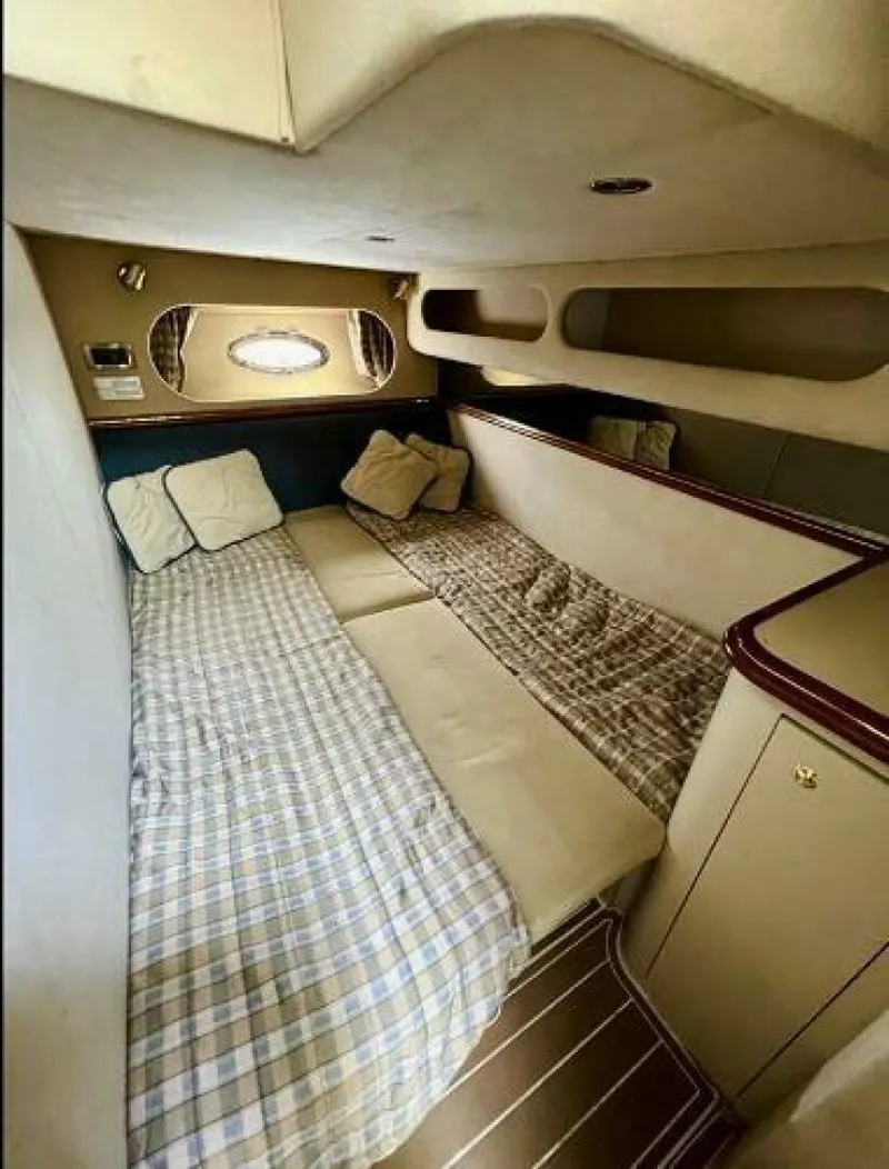 Slide: The Image of Cruisers Yachts 3772 Express 2000 - 5162240