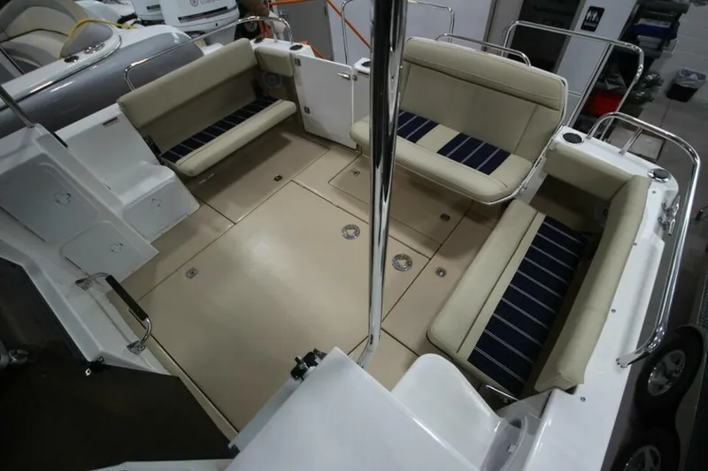 Slide: The Image of Ranger Tug R-29 Sedan Luxury Edition 2026 - 5163172