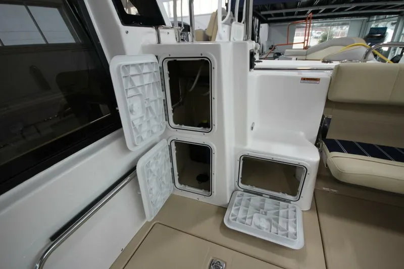 Slide: The Image of Ranger Tug R-29 Sedan Luxury Edition 2026 - 5163176