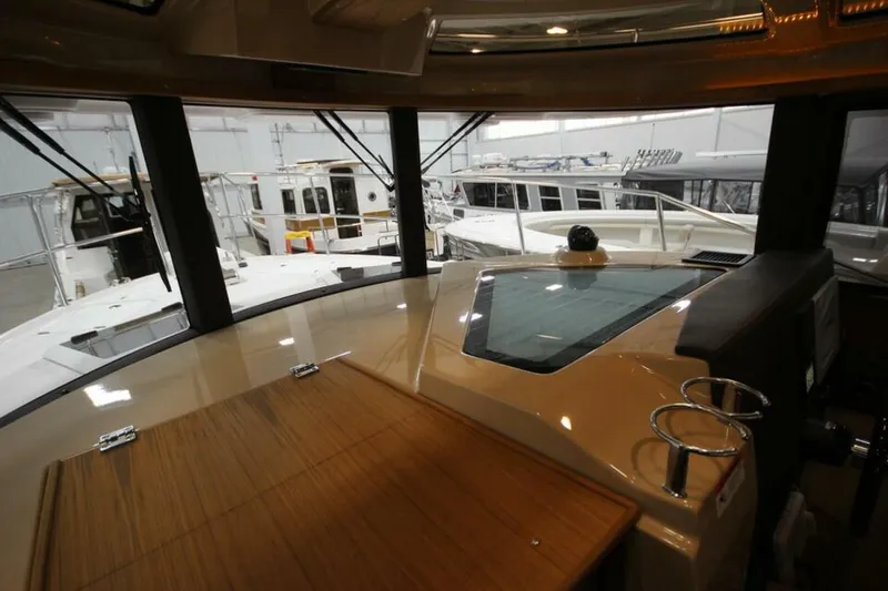 Slide: The Image of Ranger Tug R-29 Sedan Luxury Edition 2026 - 5163227