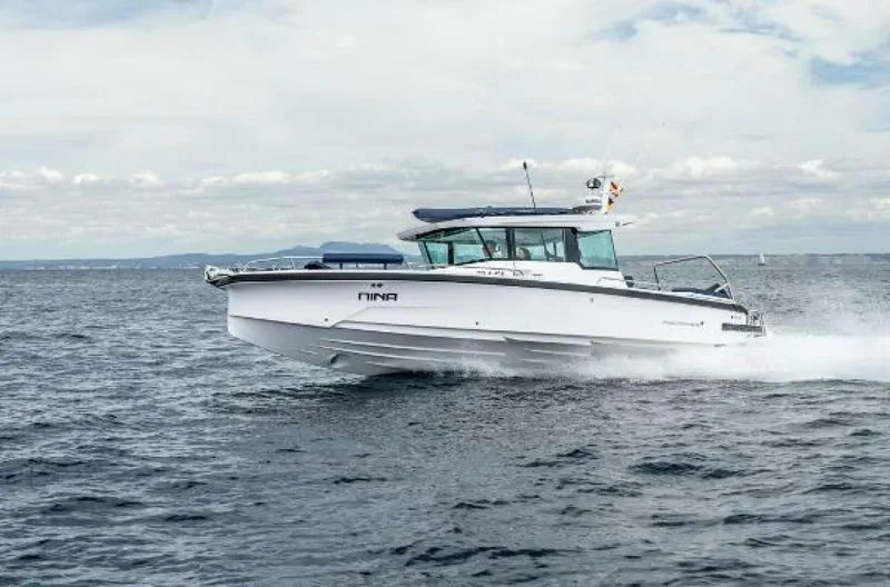 Slide: The Image of Axopar XC Cross Cabin 2025 - 5163344