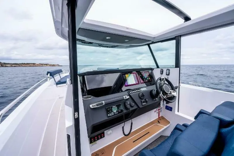 Slide: The Image of Axopar XC Cross Cabin 2025 - 5163356