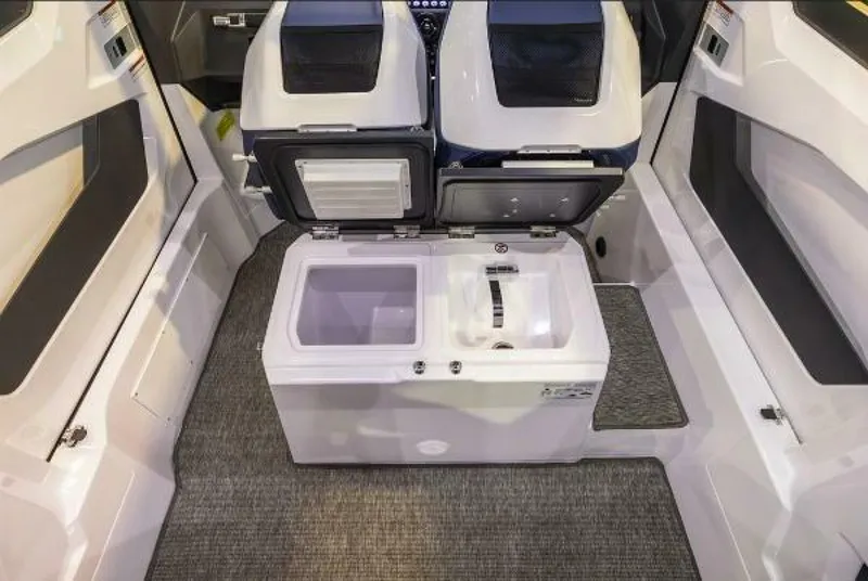 Slide: The Image of Axopar XC Cross Cabin 2025 - 5163359