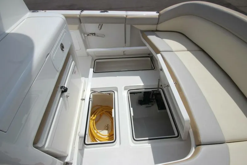 Slide: The Image of Mag Bay 33 Center Console 2026 - 5163732