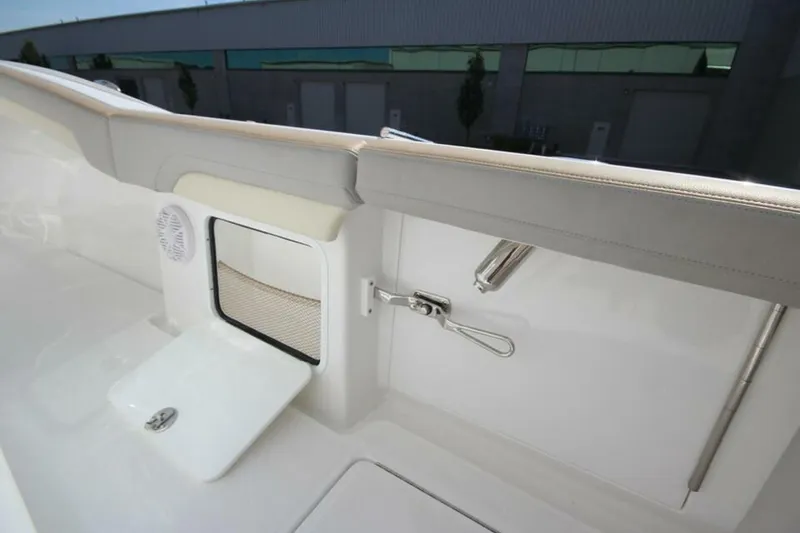 Slide: The Image of Mag Bay 33 Center Console 2026 - 5163733